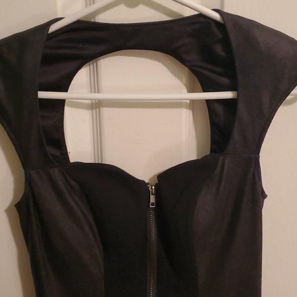 Guess dress 👗 - Picture 5 of 8